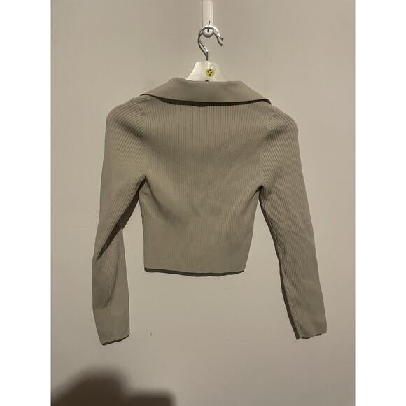 Aritzia Babaton Sculpt Knit Polo M Matte Pearl Ribbed Long Sleeve Neutral Clean - Picture 4 of 5